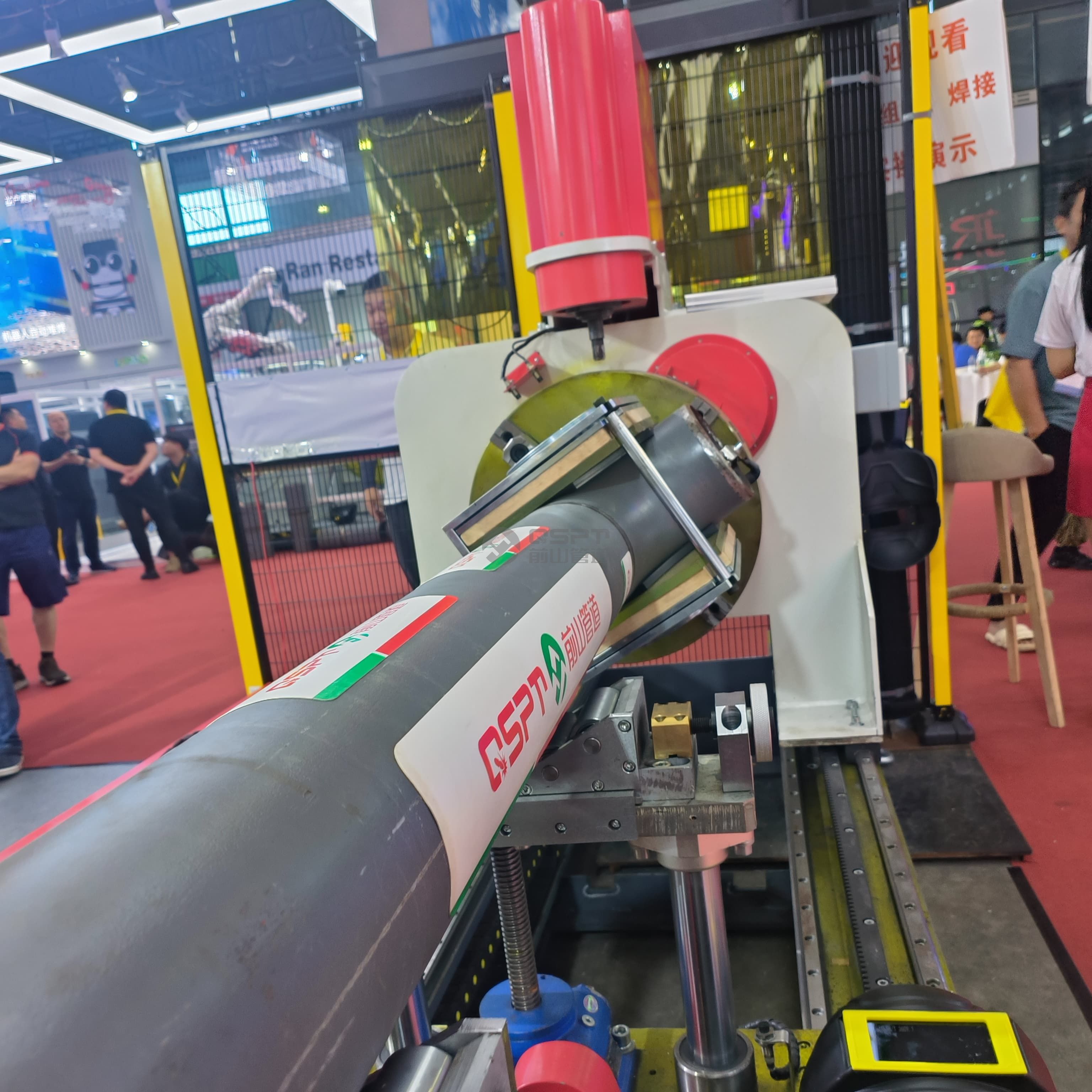 Intelligent fitting-up and intelligent welding center for pipe prefabrication